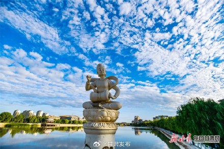 敦煌：夏去秋来风景异 雨后党河胜江南