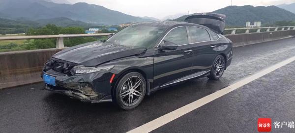 海南交警公布4起雨天交通事故，收藏雨天行车安全指南→