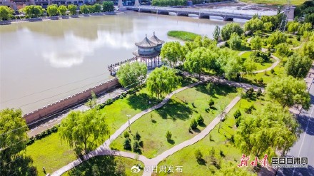敦煌：夏去秋来风景异 雨后党河胜江南