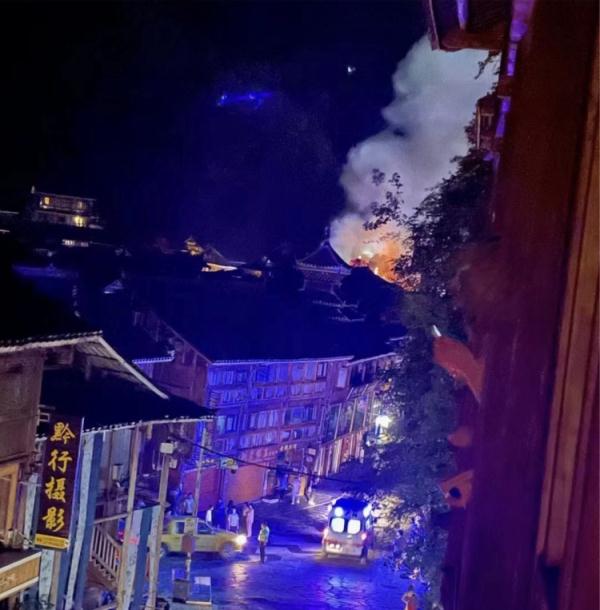 肇兴侗寨一客栈火灾致9死,游客:当地民宿多为木质 肇兴侗寨一客栈火灾致9死,游客:当地民宿多为木质