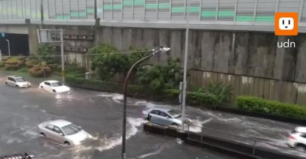 台湾发布17县市豪、大雨特报 台湾发布17县市豪、大雨特报