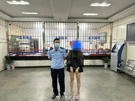 “塑料”姐妹情?因为一张“丑照”,好闺蜜把手机砸坏丢进马桶 “塑料”姐妹情?因为一张“丑照”,好闺蜜把手机砸坏丢进马桶