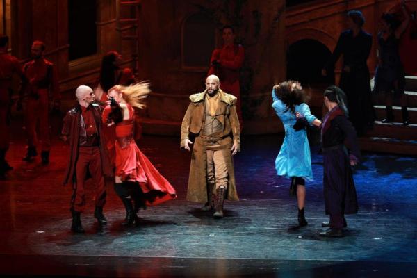 连演5场!法语原版音乐剧《罗密欧与朱丽叶》梅溪湖畔浪漫开唱 连演5场!法语原版音乐剧《罗密欧与朱丽叶》梅溪湖畔浪漫开唱