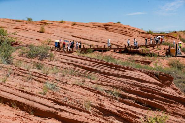 陕西靖边：秋日丹霞别样景