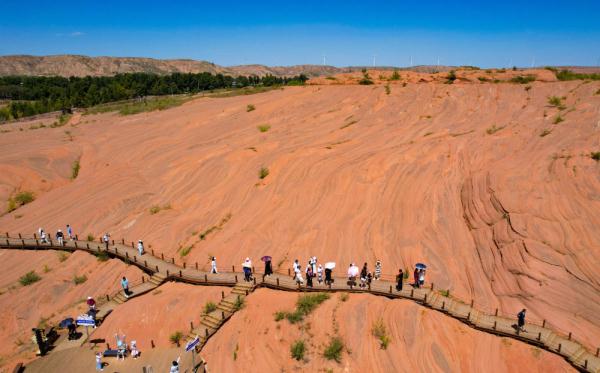 陕西靖边：秋日丹霞别样景