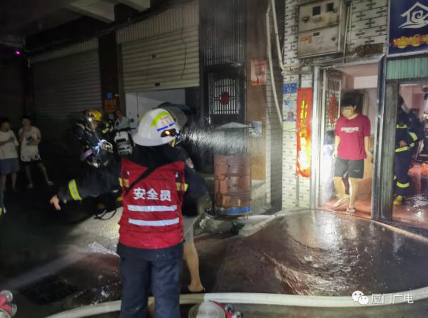 拜佛惹“火”烧家！厦门一出租房连夜疏散35人