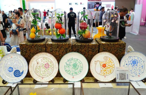 山东举办淄博名优特色产品展