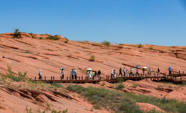 陕西靖边：秋日丹霞别样景