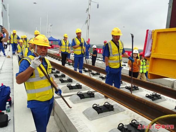 开始全线铺轨预计明年通车!南宁至玉林约50分钟通达 开始全线铺轨预计明年通车!南宁至玉林约50分钟通达