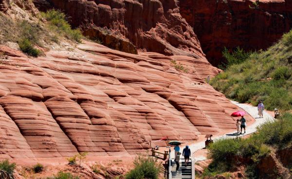 陕西靖边：秋日丹霞别样景