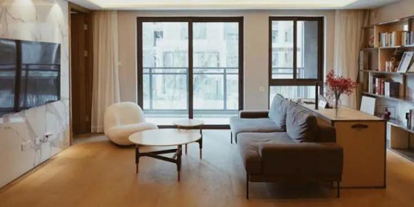 离谱！女子出差回家，精装房变“化粪池”…物业前后两副面孔