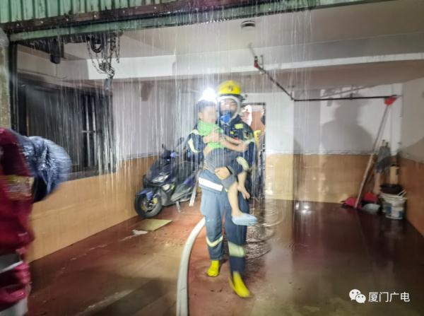 拜佛惹“火”烧家！厦门一出租房连夜疏散35人