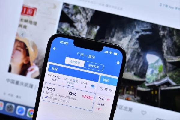 带3娃买4张票登机被拒！一名成人究竟可带几名儿童乘飞机？网友：已开放三孩政策啦