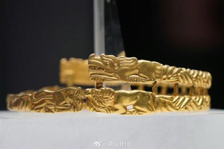 古代绝美金冠戴上还会动 古代绝美金冠戴上还会动