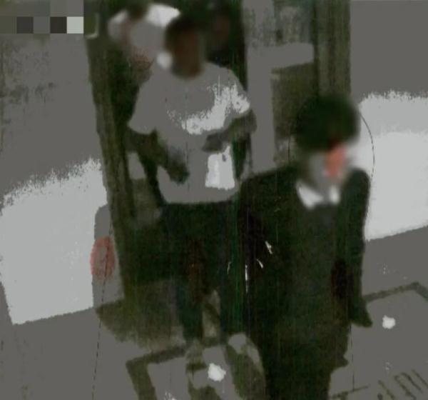 离谱！上海一房产中介带人深夜入室殴打租客，就为了...