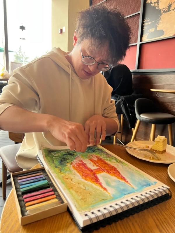 美若梦境 重庆90后小伙耗时半年绘出“深海版重庆” 美若梦境 重庆90后小伙耗时半年绘出“深海版重庆”