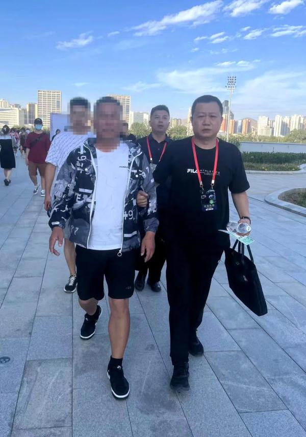 兰州:这两天的演唱会,多名“黄牛”被拿下 兰州:这两天的演唱会,多名“黄牛”被拿下