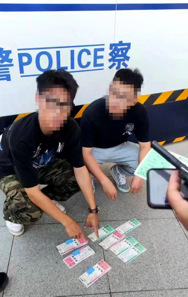 兰州:这两天的演唱会,多名“黄牛”被拿下 兰州:这两天的演唱会,多名“黄牛”被拿下