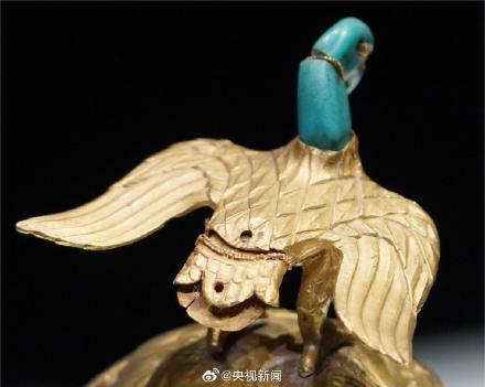 古代绝美金冠戴上还会动 古代绝美金冠戴上还会动