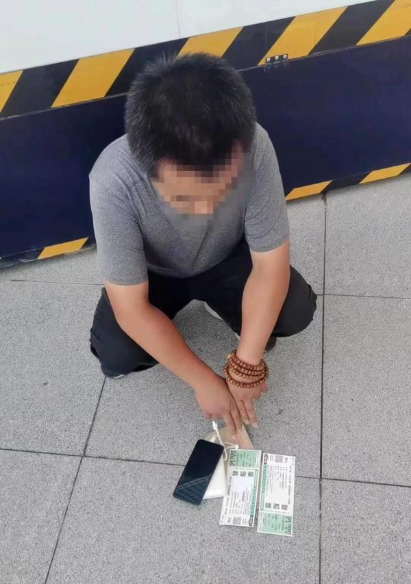 兰州:这两天的演唱会,多名“黄牛”被拿下 兰州:这两天的演唱会,多名“黄牛”被拿下