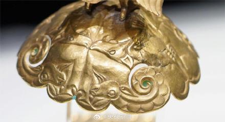 古代绝美金冠戴上还会动 古代绝美金冠戴上还会动