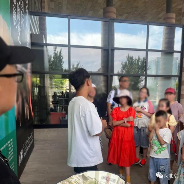 清华门口有人卖起了“状元手册”? 清华门口有人卖起了“状元手册”?