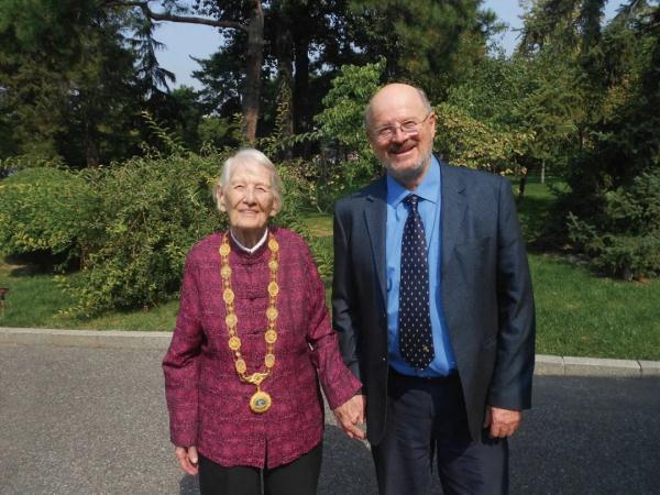 “友谊勋章”获得者伊莎白·柯鲁克逝世，出生于成都