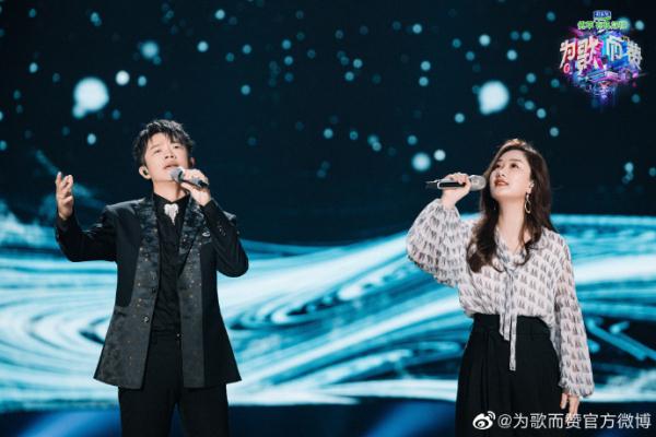 血脉觉醒的年轻人，已经爱上听凤凰传奇了