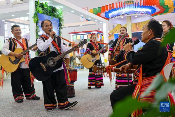南博会上掀起云南最炫民族风 南博会上掀起云南最炫民族风