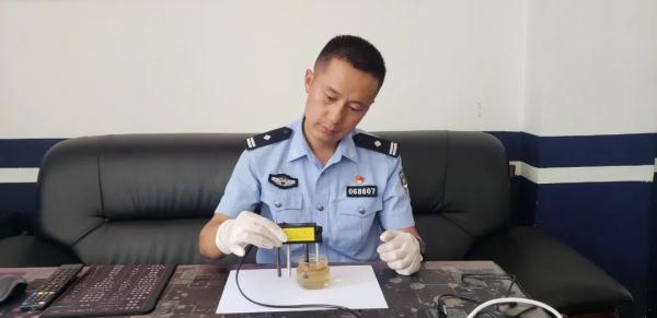 民警化身化学老师,实验课揭秘“净水机”骗局! 民警化身化学老师,实验课揭秘“净水机”骗局!