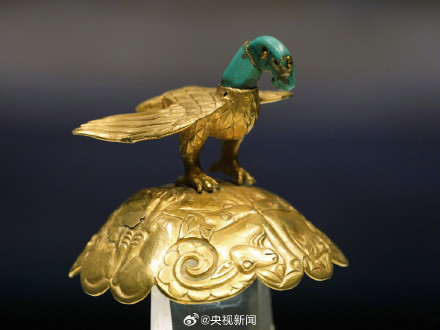 古代绝美金冠戴上还会动 古代绝美金冠戴上还会动