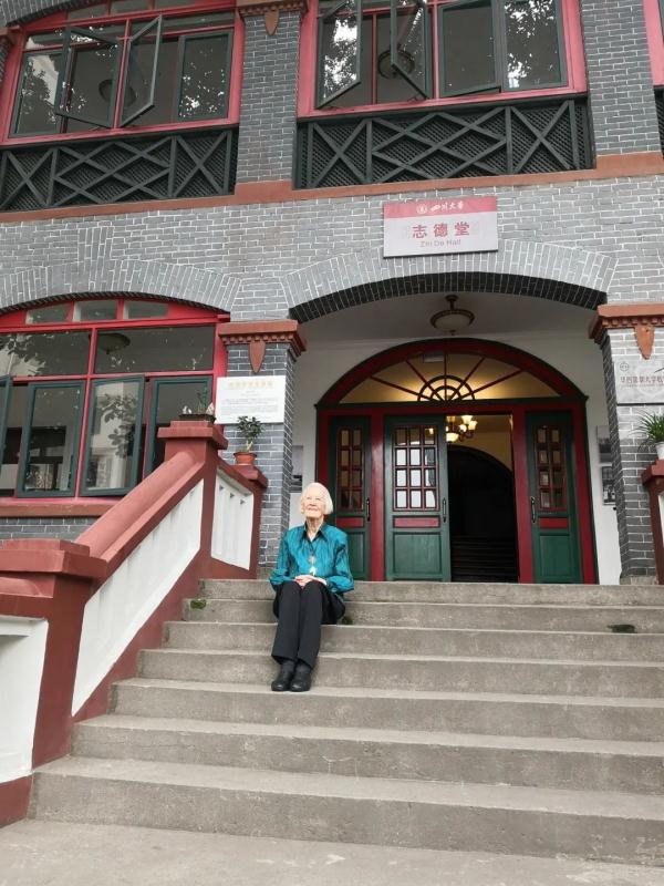 “友谊勋章”获得者伊莎白·柯鲁克逝世，出生于成都