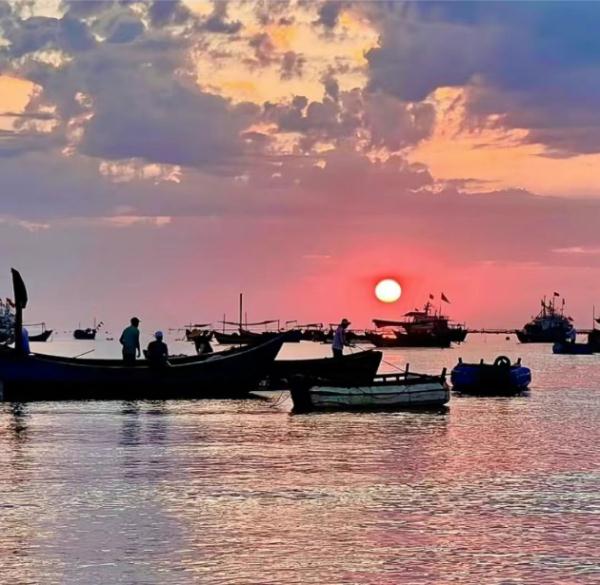 “我来驾校只办三件事,熄火、溜车和挨骂……” “我来驾校只办三件事,熄火、溜车和挨骂……”