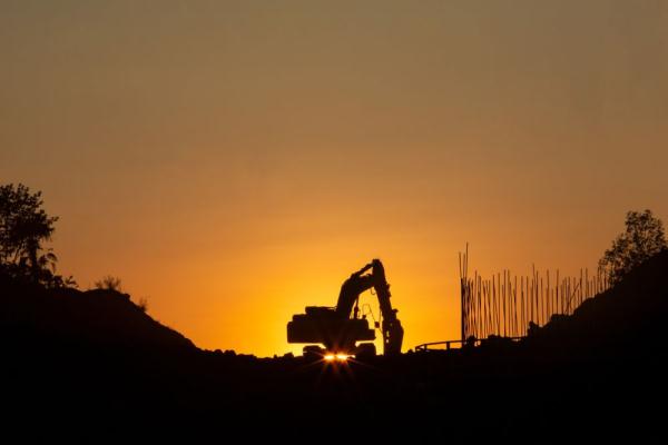 战高温斗酷暑 高铁建设“热度”不减