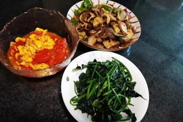 “我来驾校只办三件事,熄火、溜车和挨骂……” “我来驾校只办三件事,熄火、溜车和挨骂……”