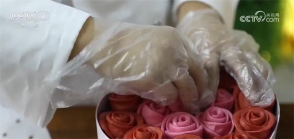 做巧食 放河灯 多彩民俗活动庆“七夕”