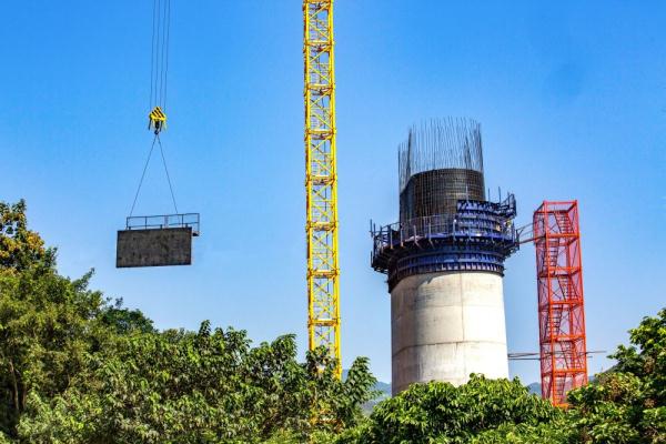 战高温斗酷暑 高铁建设“热度”不减