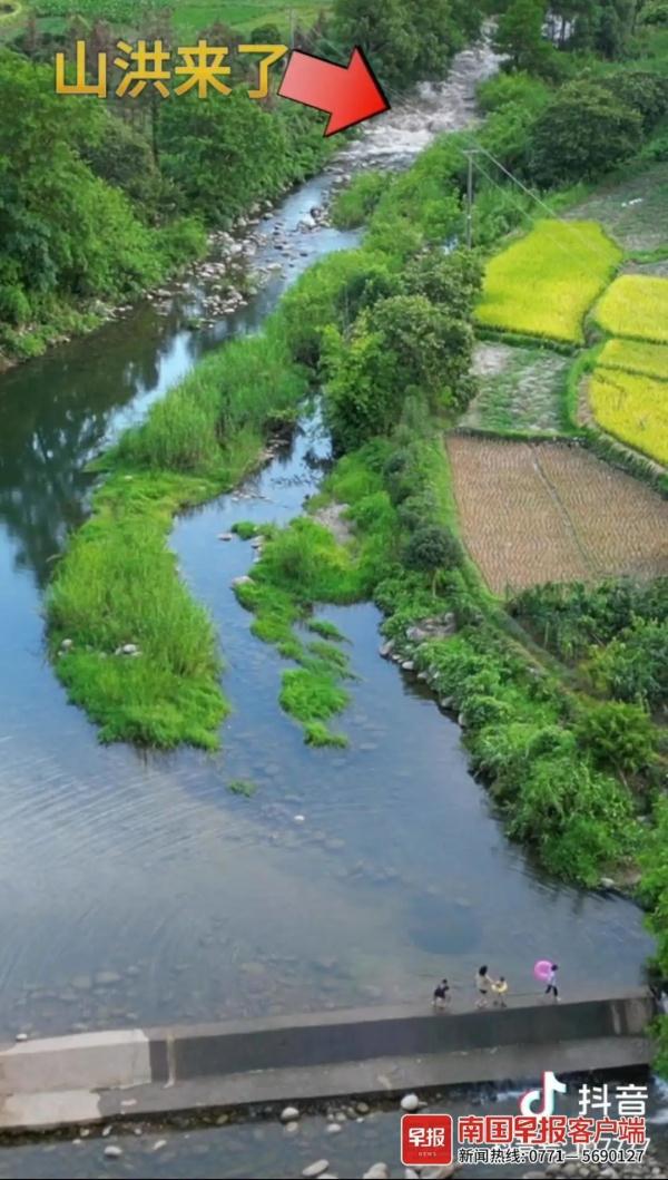 航拍时意外发现这一幕，小伙狂奔千米大喊：“快跑！”