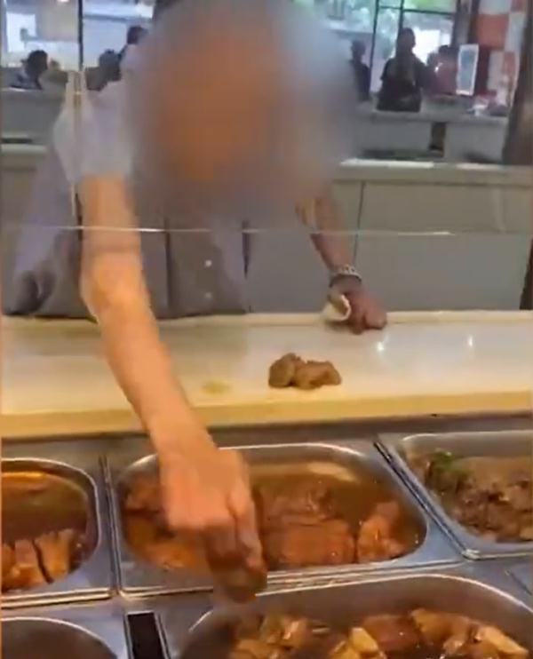 只因没豆腐,九旬老太大闹快餐店!商家无奈:吃了半年免费早餐… 只因没豆腐,九旬老太大闹快餐店!商家无奈:吃了半年免费早餐…