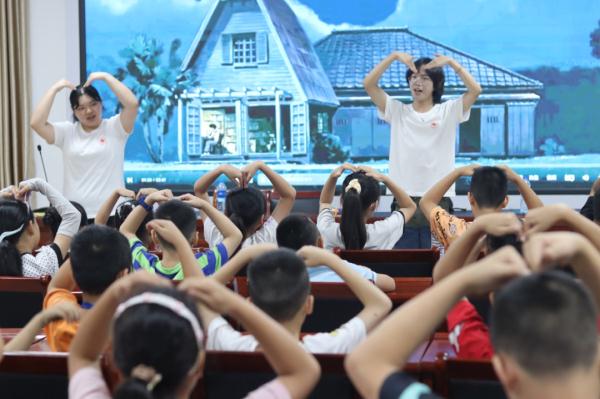 “我来驾校只办三件事,熄火、溜车和挨骂……” “我来驾校只办三件事,熄火、溜车和挨骂……”