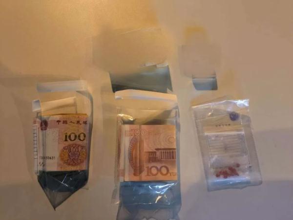 毒贩被抓后装傻充愣,民警:你装哪个口袋我都看得一清二楚! 毒贩被抓后装傻充愣,民警:你装哪个口袋我都看得一清二楚!