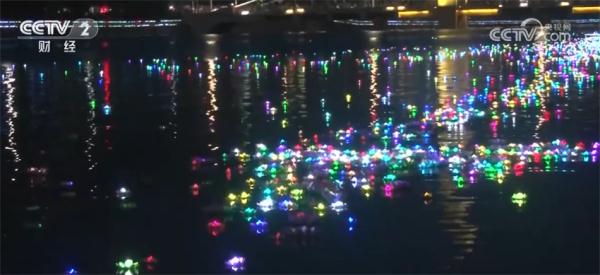 做巧食 放河灯 多彩民俗活动庆“七夕”