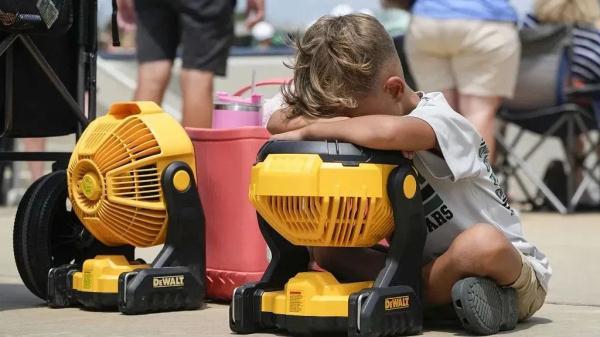 极端天气频繁袭来,气候变化是“罪魁祸首”吗? 极端天气频繁袭来,气候变化是“罪魁祸首”吗?