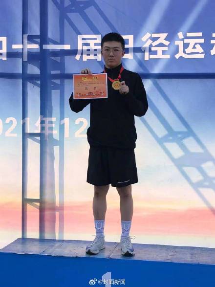 四川一高中生为救落水钓友溺亡 母亲:自己无比自责 四川一高中生为救落水钓友溺亡 母亲:自己无比自责