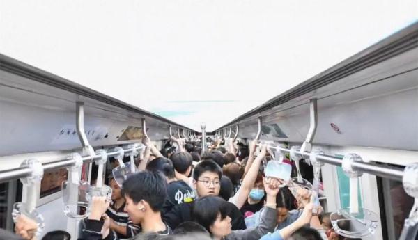 限时免费乘地铁、全面落实带薪休假……你享受到这些红利了吗？