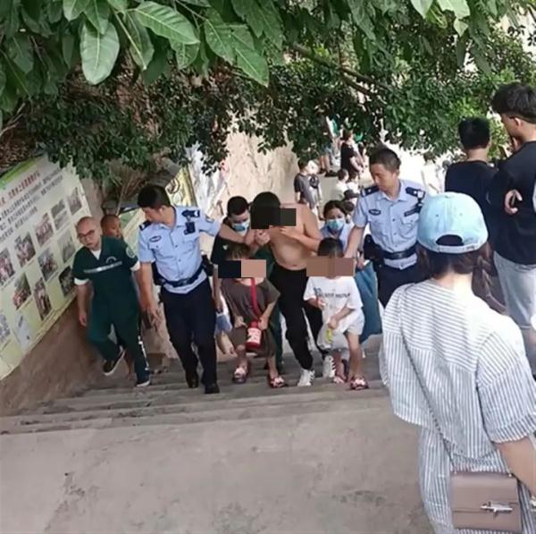 母亲为救落水孩子被冲走，失联一天仍未找到