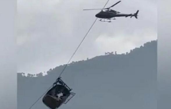 巴基斯坦一缆车电缆线断裂致8人被困空中,巴军方派直升机前往救援 巴基斯坦一缆车电缆线断裂致8人被困空中,巴军方派直升机前往救援