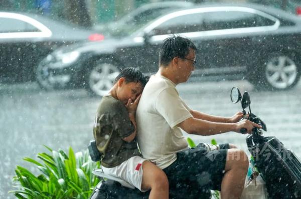 暴雨+大暴雨+雷暴大风来了,柳州天气有变! 暴雨+大暴雨+雷暴大风来了,柳州天气有变!