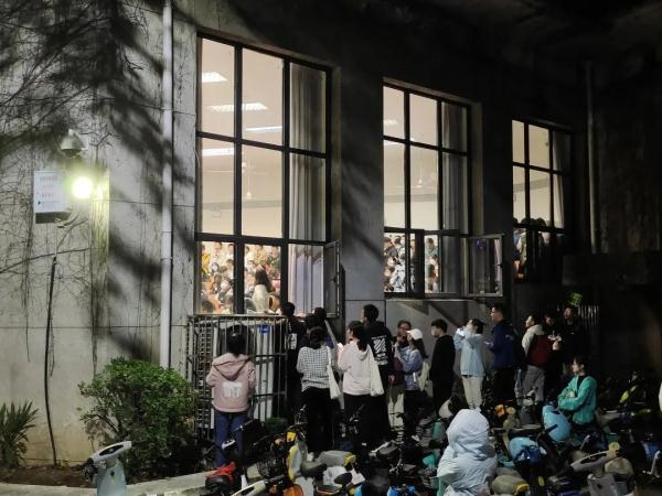 恋爱脑、PUA……这堂课话题超犀利,抢课成功率不到2%! 恋爱脑、PUA……这堂课话题超犀利,抢课成功率不到2%!