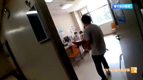 被蚂蚁咬后,昆明一4岁男孩两度昏迷……注意这些情况会引发严重反应! 被蚂蚁咬后,昆明一4岁男孩两度昏迷……注意这些情况会引发严重反应!